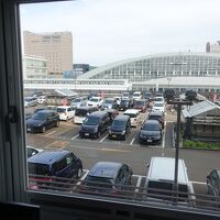 駐車場側だとカーテンなしではまる見え