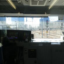 どうせ立ってるなら先頭車で全面展望を・・・