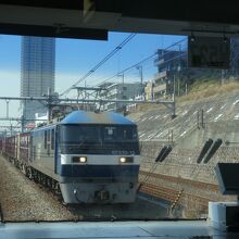 東海道線は貨物の往来も多いですね! 