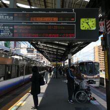 新今宮駅１０：２４発内回り環状線入線中!