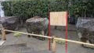 かつてあった門の礎石