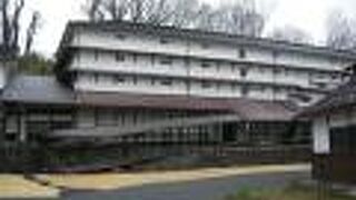 製糸工場の施設がまとめて残っている