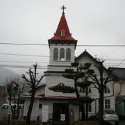 赤い屋根の教会