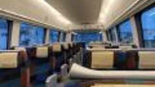 GSE先頭車には網棚がありません