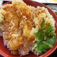 バスとヒメマスの天丼１１２０円