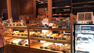 ハルニレテラスにあるパン屋。ハード系がおいしいです