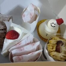 雪だるまの土台のレアチーズケーキと同じ感じの質感、サイズ感で