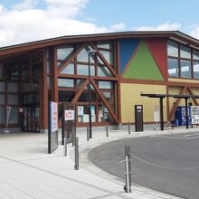 元気食堂が入っている≪いしのまき元気いちば≫外観。