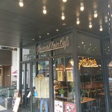 同じビル内映画館の半券で割引あり