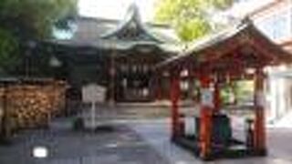 千葉神社の境内にある立派な外観の神社