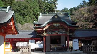 南九州屈指のパワースポットとして知られる霧島神宮の創建は６世紀に始まり、島津吉貴公の奉納により再建３００年を迎えました。