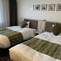 ビジネスホテルにしては大きめのベット