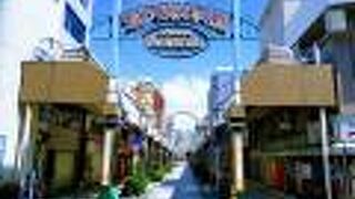 通天閣から北に延びる商店街