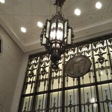 建物も凝った造りで高級感があります