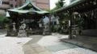 社殿に二つの神社名が書かれた額が掛けられていました