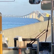 バス内から伊良部大橋