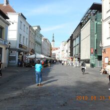 奥にある塔がタウンホールの塔