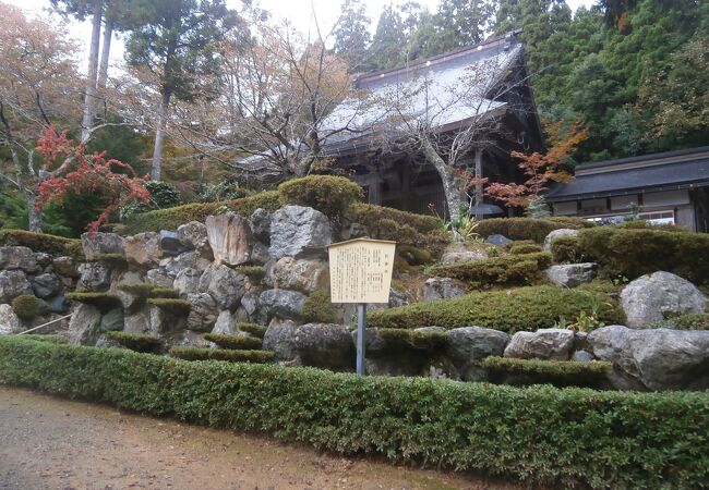 静かな山寺です