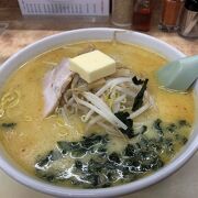 この黄金比率のラーメンが不思議と美味しいのです!!