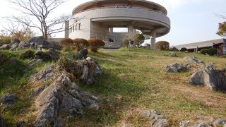 秋吉台の風景を３６０度楽しめます