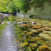 新緑と澄んだ川に癒されます