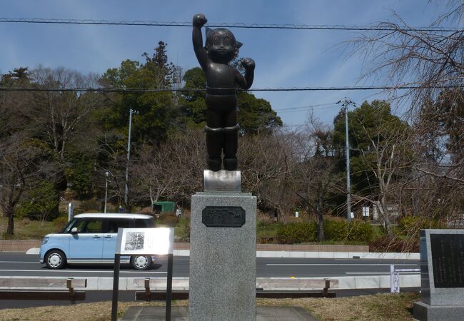 中央公園の子供の遊び場にアトムがいました