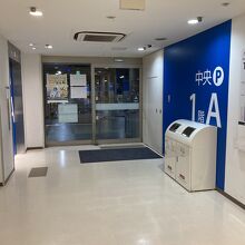 駐車場の出入り口