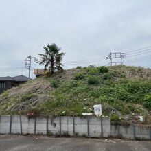 西大宮駅から東に150m位の場所に方墳大塚古墳があります。