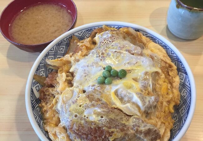 肉厚のカツ丼