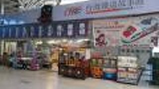 高鉄台中駅外にある鉄道グッズのお店