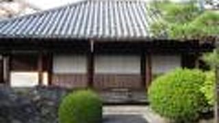 本堂は国宝に指定されています