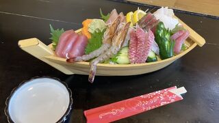 刺身盛合せにラフテー！