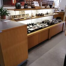 2階が唐津焼ギャラリーです