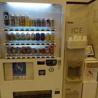 1階ロビーにある、自販機・ウォーターサーバー・製氷機。