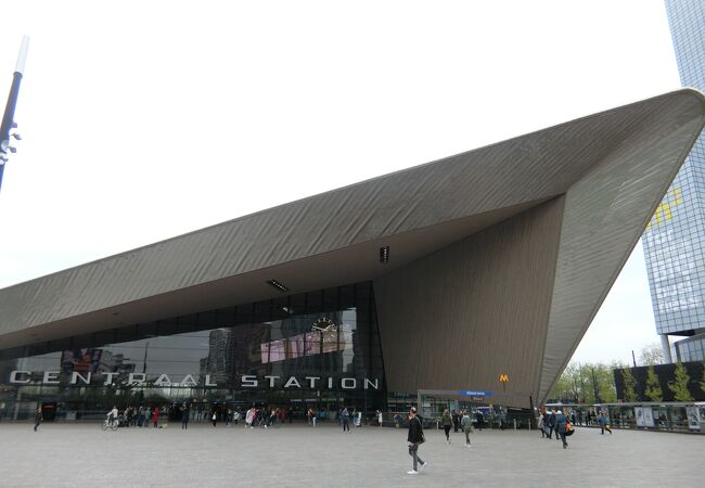 オランダで２番目に大きな駅