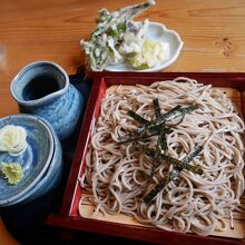 ざるそばと山菜の天ぷら