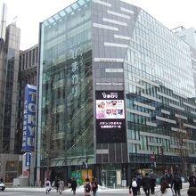 角はパチンコ屋に取られています