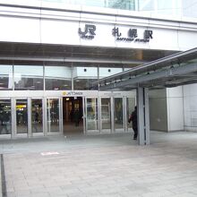 ＪＲタワーと札幌駅の入り口は一緒です