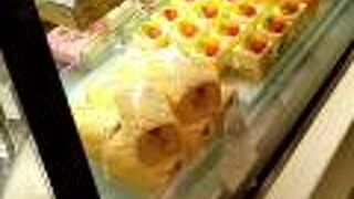 目を惹く華やかな色合いのフルーツスイーツ