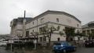 美観地区と調和した公民館