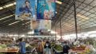 ローカル色満載の市場