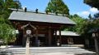 高岡古城公園の中にある神社