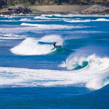 うの海水浴場 のサーフィン