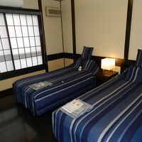 シックな雰囲気の洋室