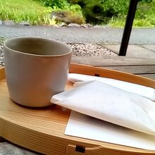 とらやのどら焼きと御茶のセット