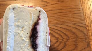 バスクチーズケーキのサンドイッチ