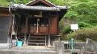 小さなお社です。