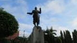 シーサワンウォン王像