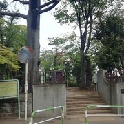 旧加賀藩前田家の墓所を公園として開設