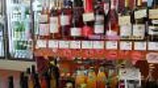 ちょっとさびしい感じの商店街でした